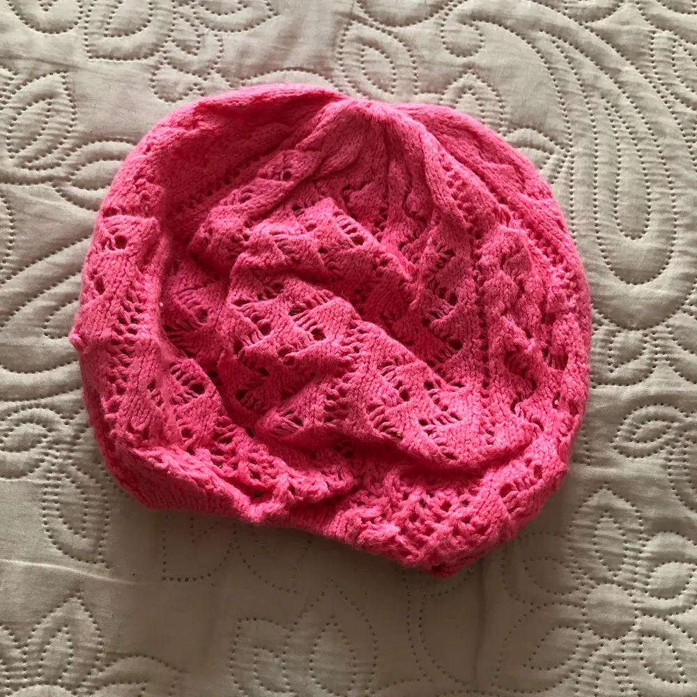 Den här rosa mössan är verkligen så söt 💖. Accessoarer.