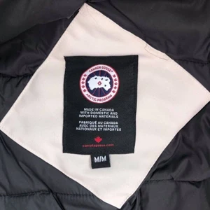 Canada goose väst  - En riktigt skön äkta canada goose väst, i storlek M använda 1-2ggr , priset kan diskuteras 