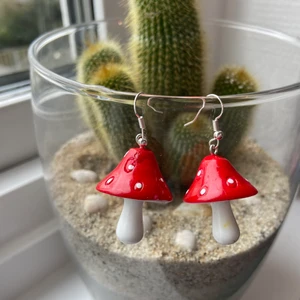 Svamp örhängen 🍄 - 🍄