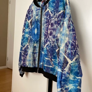 Bomberjacka, unika färger  - Först till kvarn. Hämtas omgående. Säljs p.g.a flytt. 