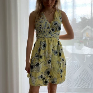 SÅ FIN KLÄNNING från zara 🌻🌼🐝🍍 - SÅ FIN KLÄNNING från zara 🌻🌼🐝🍍