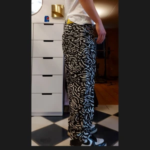 Polar skate co 93 canvas pants  - Size 34/32. Har bara använt 3 gånger. Slutsålda överallt. Nyskick har använt typ 3 gånger. Nypris 1400