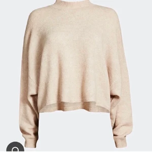Stickad tröja  - En ljusrosa stickad tröja köpt från bikbok, sparsamt använd 💕