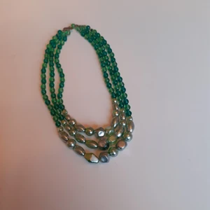 HALSBAND  - Fint grönt halsband i helt & fint skick. Djur&rökfritt hem