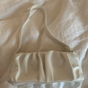 Vit Baguetteväska - Använd enstaka gånger och är i superfint skick! 🤍