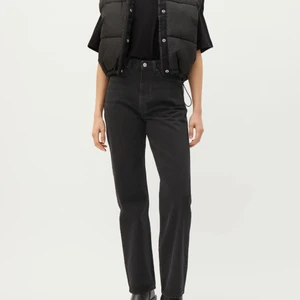 Weekday Rowe svarta - Knappt använda, endast några gånger, säljs pga används ej! De är som nya alltså💖 