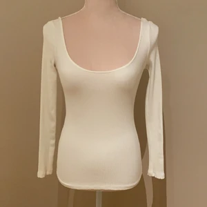 Oanvänd vit tröja - En superfin helt oanvänd vit tröja som är tajt