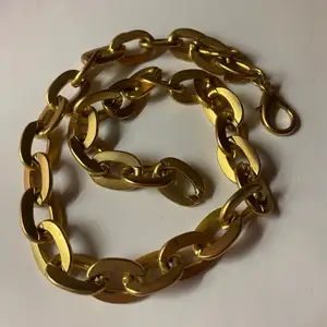 Halsband i form av en kedja.