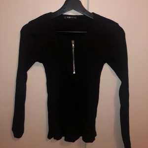 Topp - Snygg svart topp från newyorker helt oanvänd endast testad✨ skriv vid intresse eller frågor😊