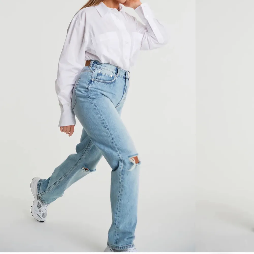 Säljer dessa fina jeans från Gina, de är knappt använda då de inte är min stil riktigt. . Jeans & Byxor.