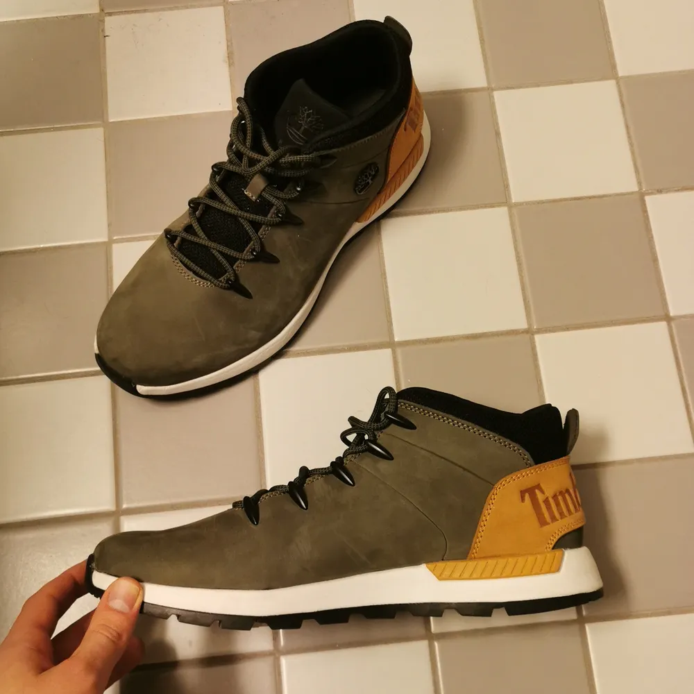 Timberland SPRINT TREKKER - Höga sneakers. Använt 2-3 gånger. Nypris 1445 på zalando. . Skor.