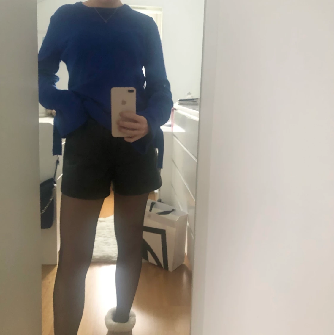 Blå tröja med knytdetalj - 91