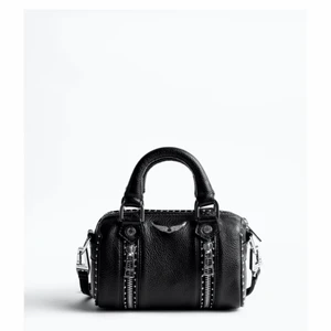 Sunny bag nano - Helt slutsåld på Zadig hemsida! Köptes i slutet av augusti och endast använd tills oktober. Super super bra skick inga defekter. Har kvitto, dustbag osv. Skickar flera bilder om du vill behövs! Kontakta mig om du har fler frågor. Bud på 3200kr, köp direkt för 3500kr. Kan också bytas mot en andra väskor, lägger såklart till mer pengar om väskan är dyrare 