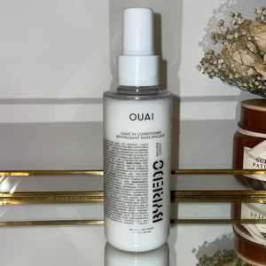 Ouai x Byredo leave in conditioner - Ouais leave in conditioner med doft av Mojave Ghost från Byredo. Enbart testat den en gång. Nypris: 290kr