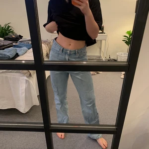 Weekday jeans - Skitsnygga blåa jeans från weekday, storlek W29 L30 - motsvarar S/M. Jag är 169 cm💙 använda ett fåtal gånger, jättefina i skick! Frakt INGÅR🌟 nypris 500kr