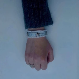 Armband med stjärnor - Ljusblått jeansarmband med stjärnor🤍 