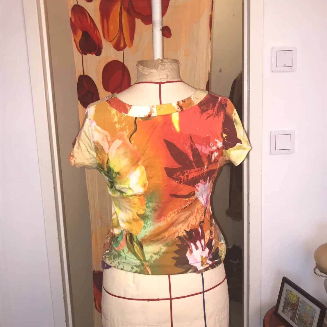 Blommig t-shirt - 90