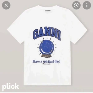 Ganni t shirt  - Säljer nu min ganni t shirt då jag inte har användning för den, använd 1 gång och är i bra skick! Säljer inte under 600 ❤️❤️