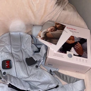 Bärsele babybjörn - Säljer ett Babybjörn Bärsele One Air Mesh i färgen silver. Har bara testat det. Finns kartong och en bok som visar hur man använder den.