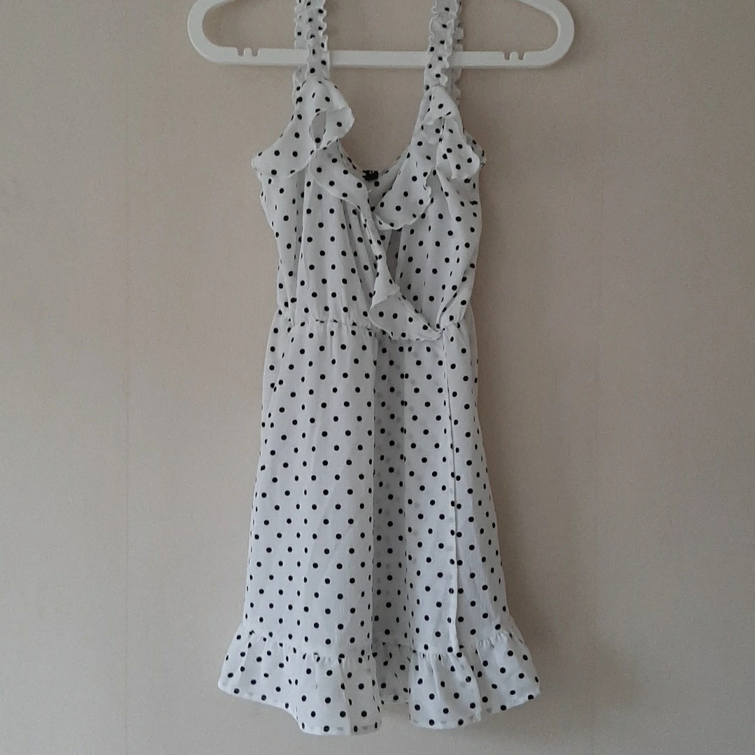 Prickig klänning från h&m