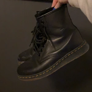 Dr martens!! 🖤🖤 - Så fina dr martens i bra skick!! 🖤🖤 Skriv för fler bilder!