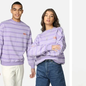 Jankyard osndvänd - En tröja som är oandvänd med prislappen kvar och i skoleken xs skulle nog säga att den passar S också 