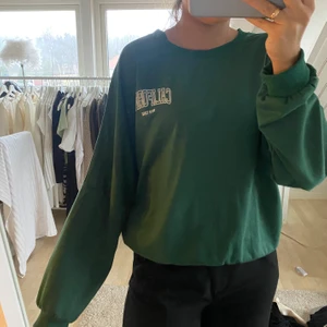 Grön sweater  - Strl M
