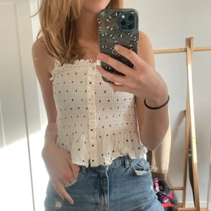 Topp - Säljer denna söta topp i från HM i storlek 36. Skulle säga att den är en S. Fint skick