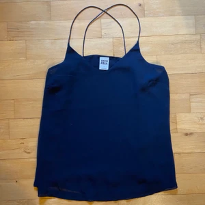 Blått linne - Blått linne i fint tyg från Vero Moda. 40 kr + frakt💓