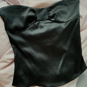 Svart korset topp - Superfin svart korset topp 