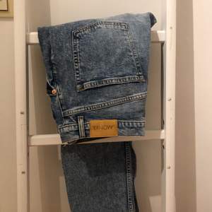 Skinny blå jeans inköpt från Monki butiken i Malmö. Änvända 1 gång. 