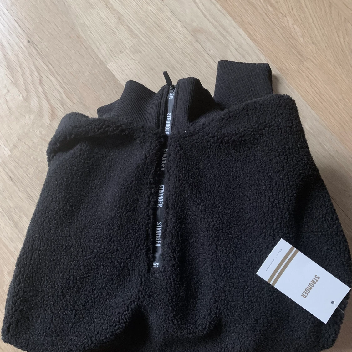 Helt ny Stronger jacka i storlek S - 90