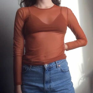 Meshtop - Brunröd meshtop från Bikbok (inköpt 2nd hand och lappen var bortklippt). Strl XS. 