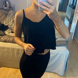 Linne - Gulligt svart linne. Köparen står för frakten. Kram 💓