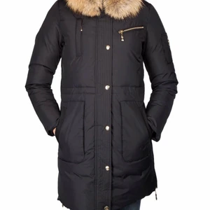 Jacka  - Nyskick!! Använd endast 2 gånger. Hollies jack i svart med guld detaljer. Super snygg. Fler bilder finns. Passar mig som är en XS-S