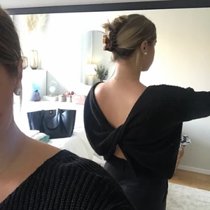 Stickad tröja - Superfin stickad tröja med kors i ryggen, från Nelly i storlek S