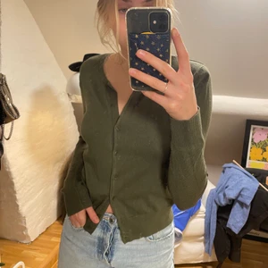 grön kofta ❣️ - Fin kofta i denna coola gröna färgen ❣️ (slutsåld)