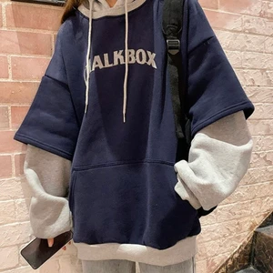 Hoodie - Skit cool hoodie som aldrig är använd. Är ej mina bilder men kom privat om ni vill ha egna. Ser exakt likadan ut. Väldigt oversized på mig som är 165cm :) har bud på 400kr exklusive frakt just nu