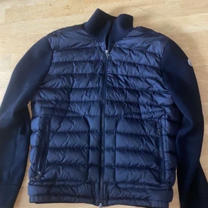 Monclear cardigan  - Storlek 3/M, kvitto och påse finns med 