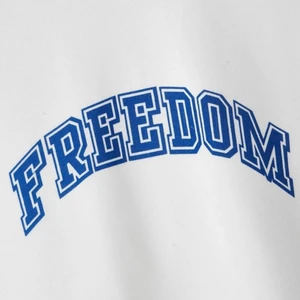 Sweatshirt - Fin sweatshirt från shein. Använd och lite nopprig. 💙🤍