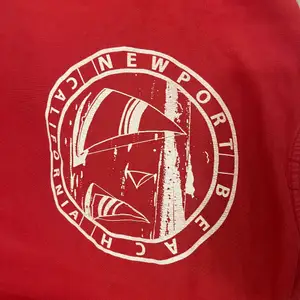 En röd tröja som är köpt utomlands (kommer inte riktigt ihåg från vilken affär men jag tror H&M! Säljer pågrund av liten användning 