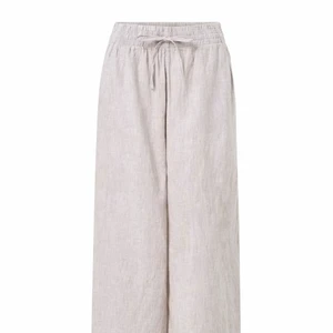 Linnebyxor beiga  - Jättefina och sköna linnebyxor från Gina Tricot. Nästintill oanvända då de inte passar mig så bra. 