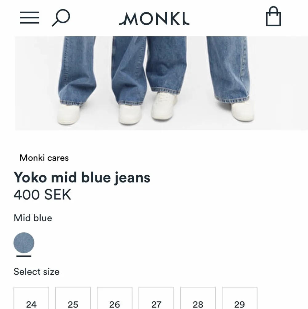 Säljer mina älskade monki jeans pga dem inte passar mig längre:( Använda men i mycket bra skick✨❤️. Jeans & Byxor.