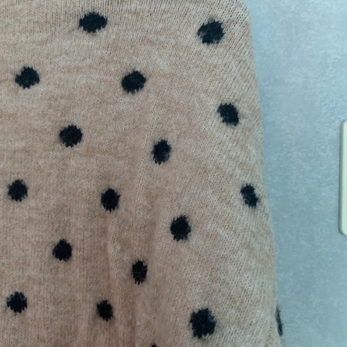 Prickig och stickad tröja  - 90
