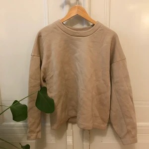 Weekday Sweater - Beige Sweater från Weekday i mycket bra skick! :)
