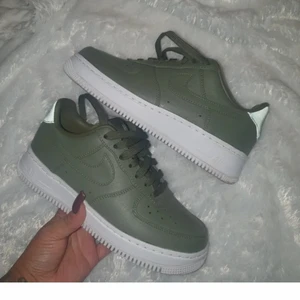 Nike air force - Får lägga upp igen pågrund av oseriös köpare!  Säljer mina limited edition som är som gått som nya då jag bara använt d 1 gång o knappt, köpta för 1300 kr i USA när jag var där 