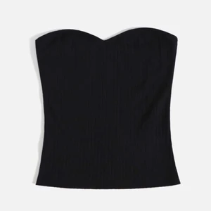 Topp - Jättefin topp💕💕såå snygg men tyvärr för liten för mig, kan därmed ej skicka egna bilder tyvärr! Köparen står för frakten❤️❤️❤️