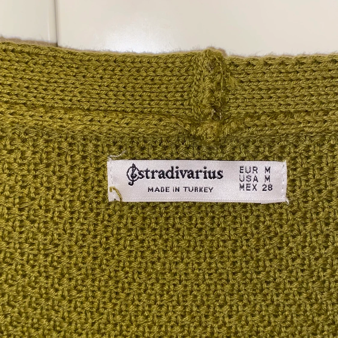 Kort kardigantröja med blommor - 91