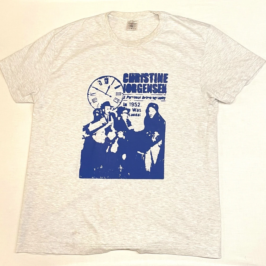 Grå t-shirt Christine Jorgensen - 90