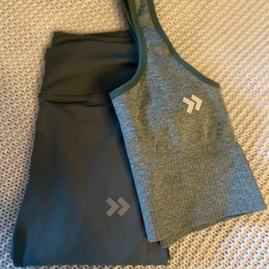 Gymset  - Helt oanvänt bekvämt gymset med matchande över & underdel. 